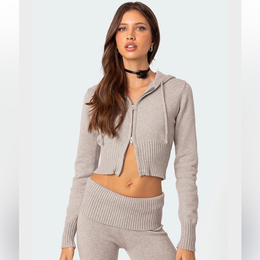 Edikted desiree knitted hooded cardigan, cropped in Gray Melange